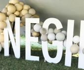 Negin Mirsalehi bokstäver ballonger Party Productions